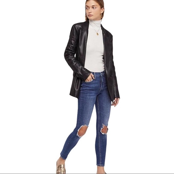 Free People Denim - 3/$30 Free People busted knee distressed skinny jean 27